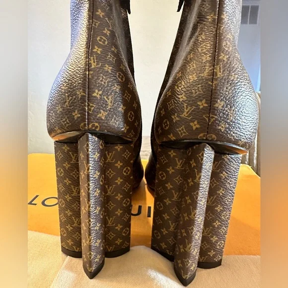 LOUIS VUITTON WOMEN'S Silhouette Ankle Boots Micro Monogram EUC FULL INCLUSION - Picture 3 of 12